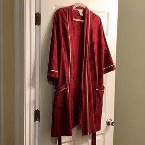 ‼️⬇️PRICE CUT⬇️‼️Liz Claiborne Maroon bath robe